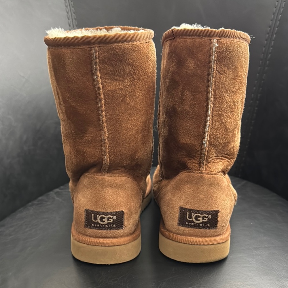 Women’s Authentic UGG Brown Shearling Boots size 7